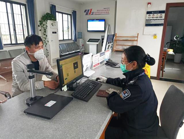 圖為帶身份證讀卡器功能的高拍儀